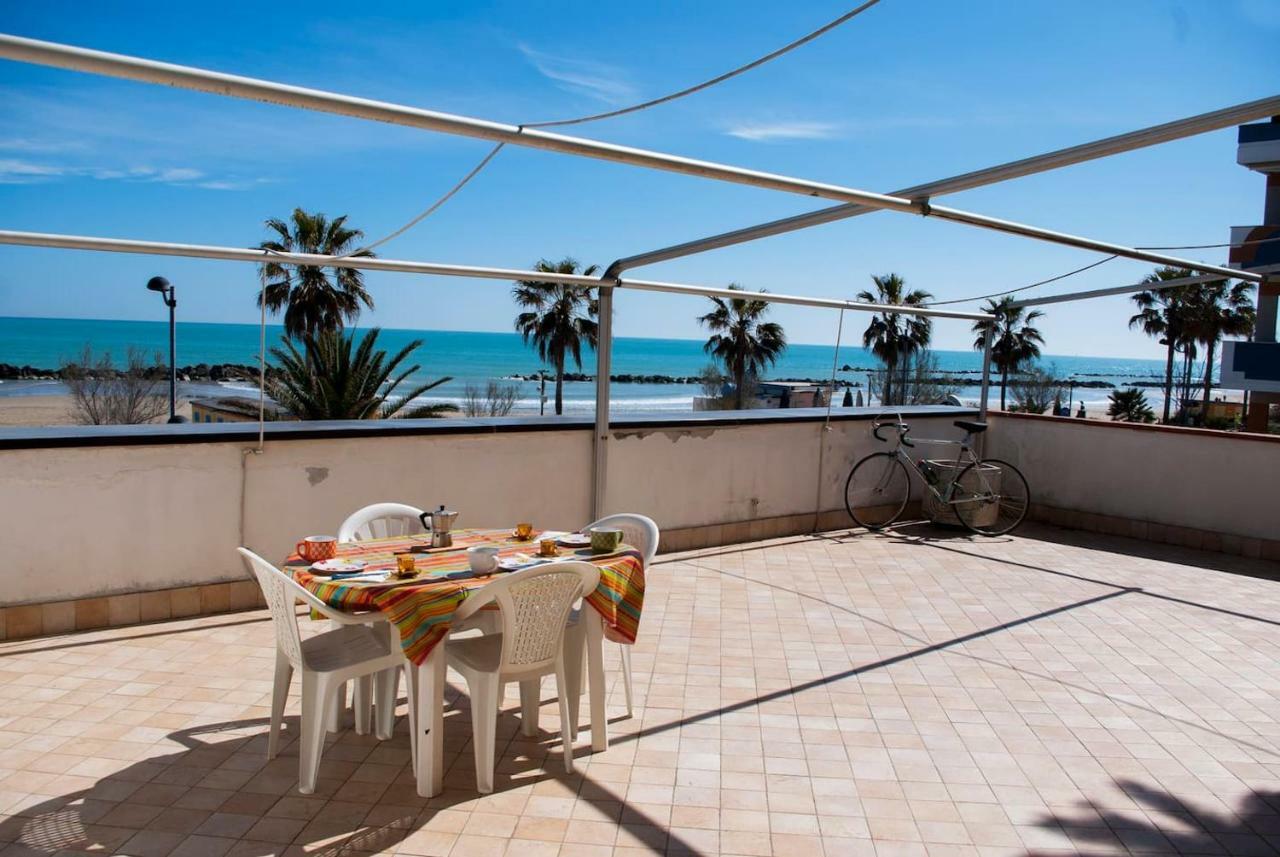 Appartamento Di Antonio Fronte Mare Montesilvano Exterior photo