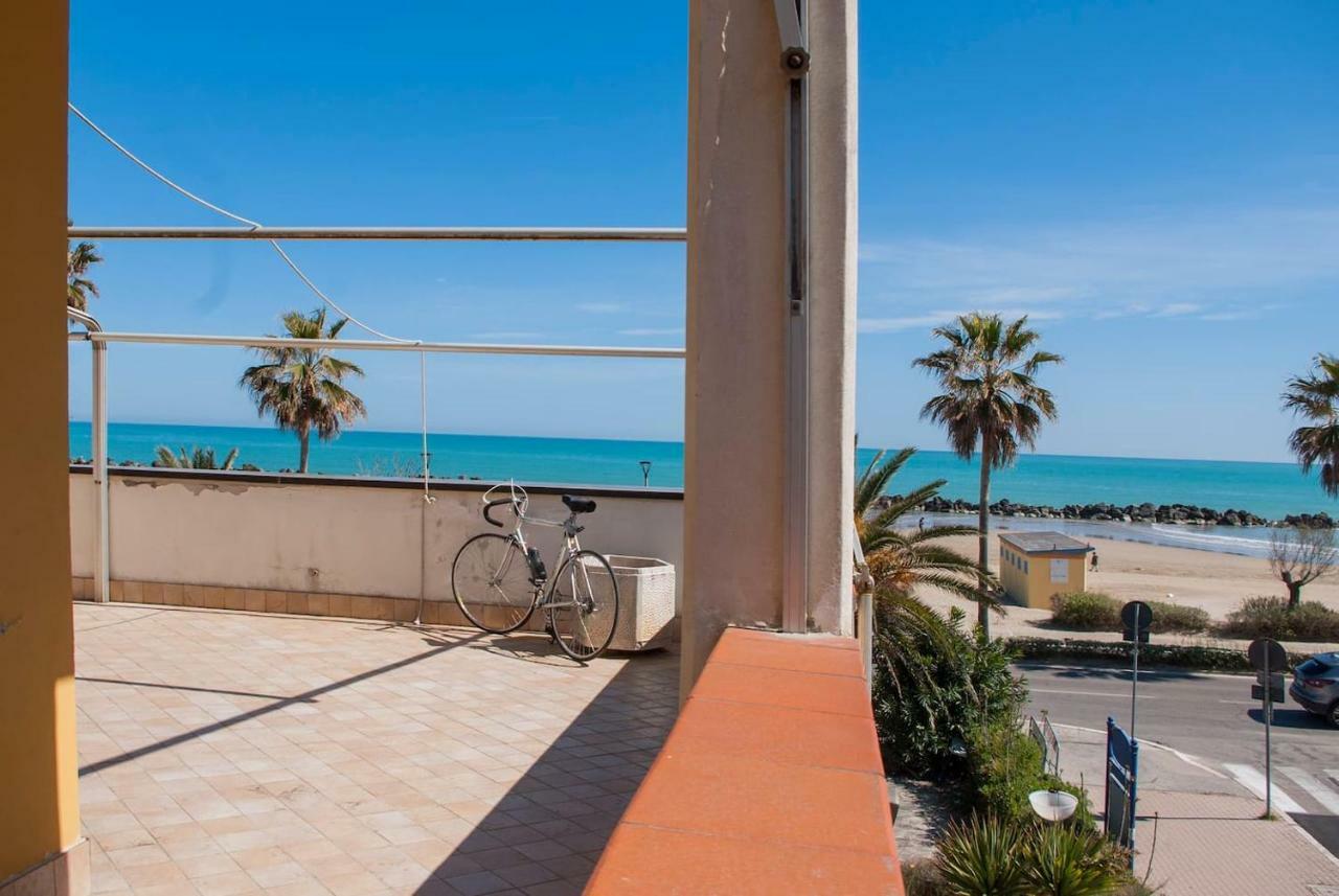 Appartamento Di Antonio Fronte Mare Montesilvano Exterior photo